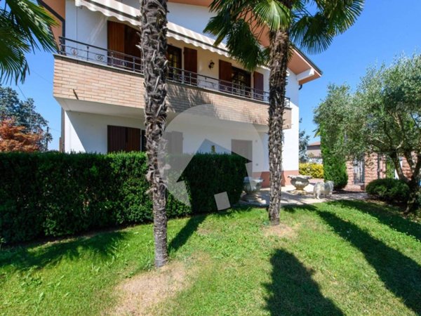 casa indipendente in vendita a Reggio nell'Emilia in zona Codemondo