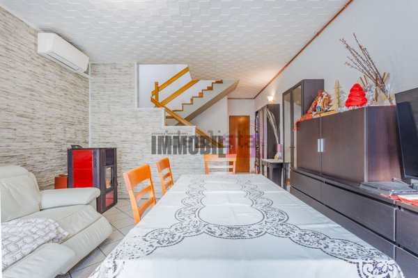 casa indipendente in vendita a Reggio nell'Emilia in zona Baragalla