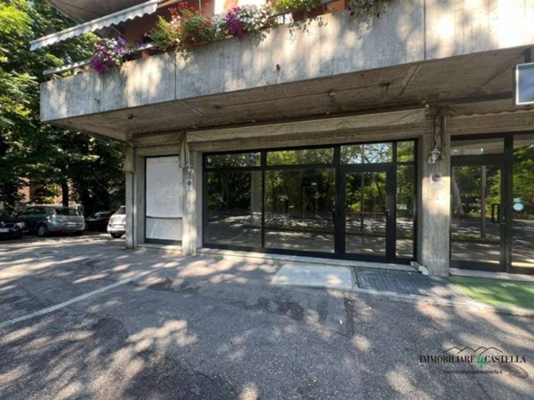 negozio in vendita a Reggio nell'Emilia in zona Carrozzone