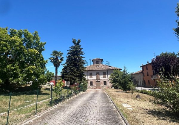 casa indipendente in vendita a Reggio nell'Emilia in zona Gavassa