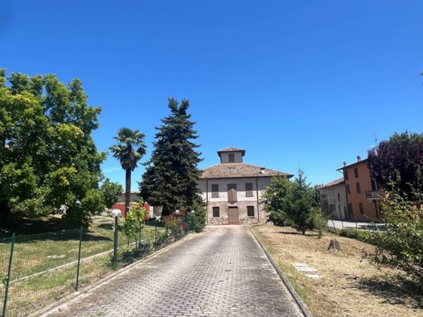 casa indipendente in vendita a Reggio nell'Emilia in zona Gavassa