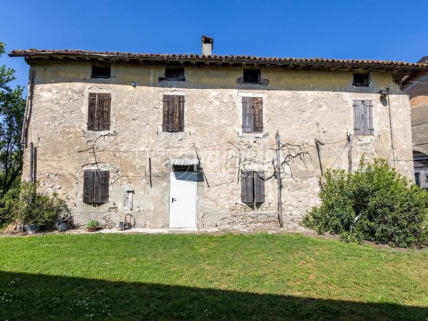 casa indipendente in vendita a Reggio nell'Emilia in zona Fogliano