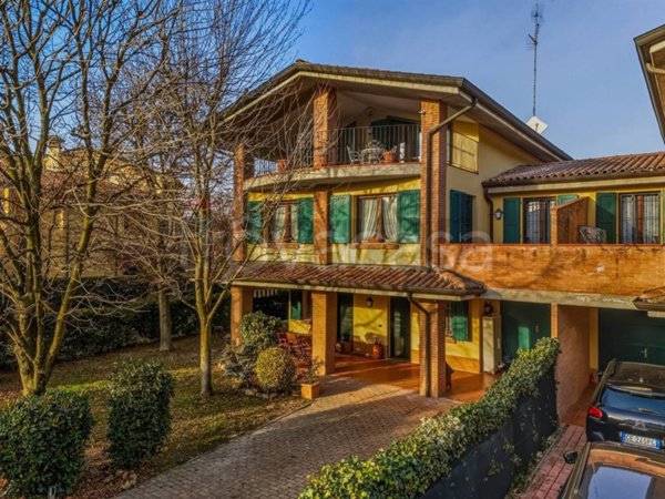 casa indipendente in vendita a Reggio nell'Emilia