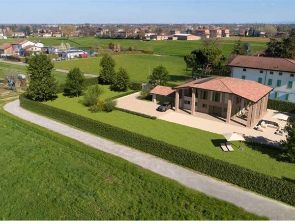 casa indipendente in vendita a Reggio nell'Emilia in zona Fogliano