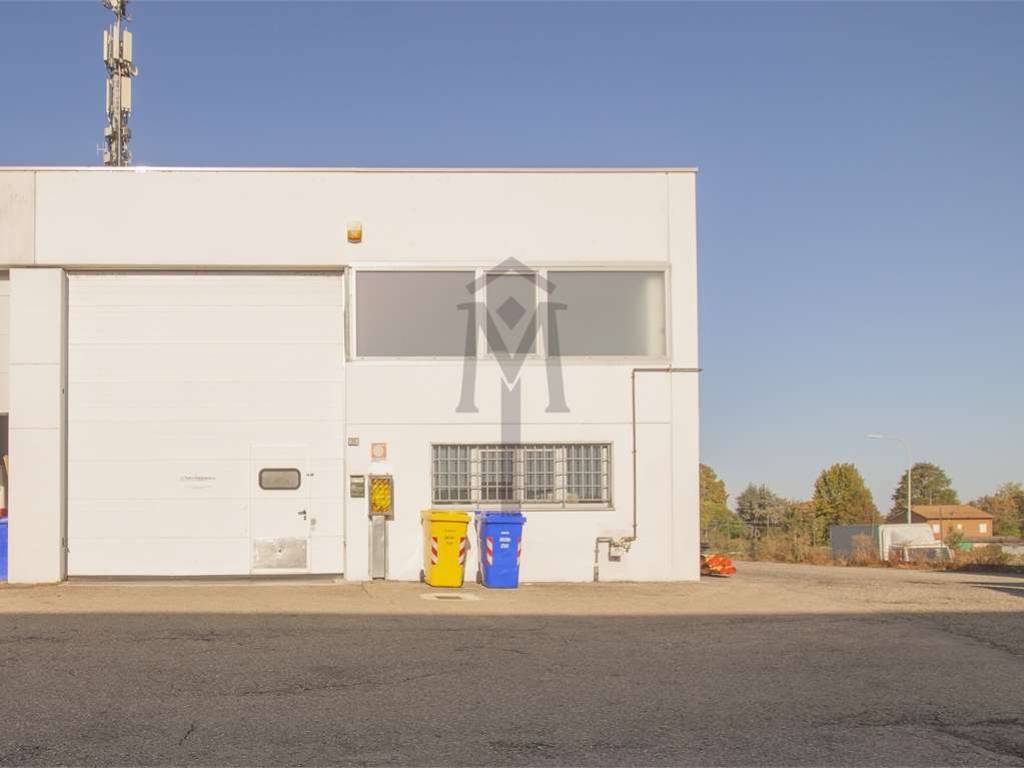 locale commerciale in vendita a Reggio nell'Emilia in zona Baragalla