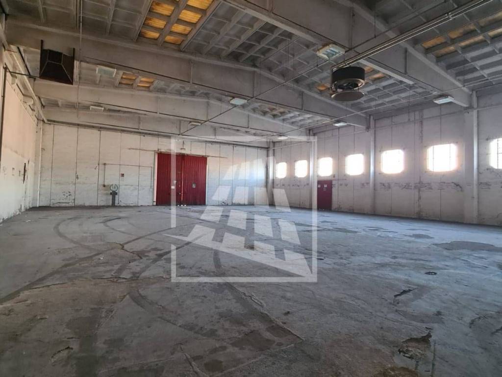 locale commerciale in vendita a Reggio nell'Emilia in zona Mancasale