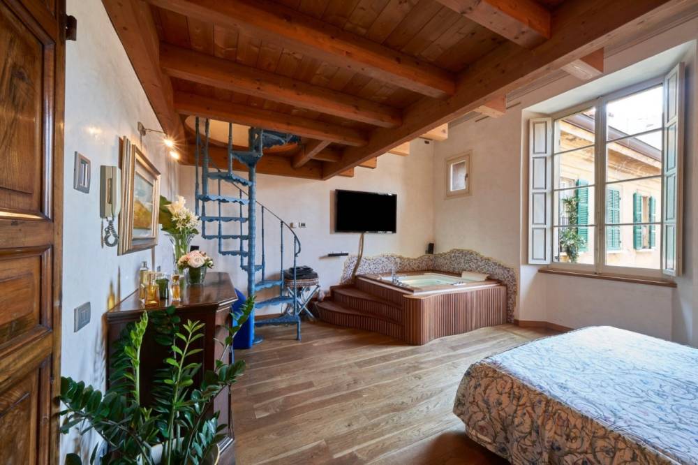 appartamento in vendita a Reggio nell'Emilia in zona Città Storica