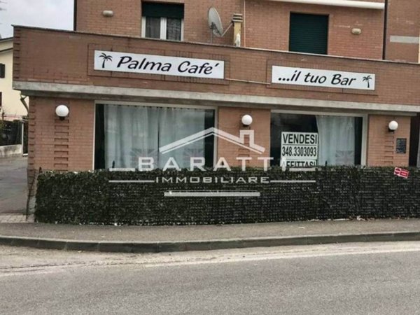 negozio in vendita a Reggio nell'Emilia in zona Roncocesi