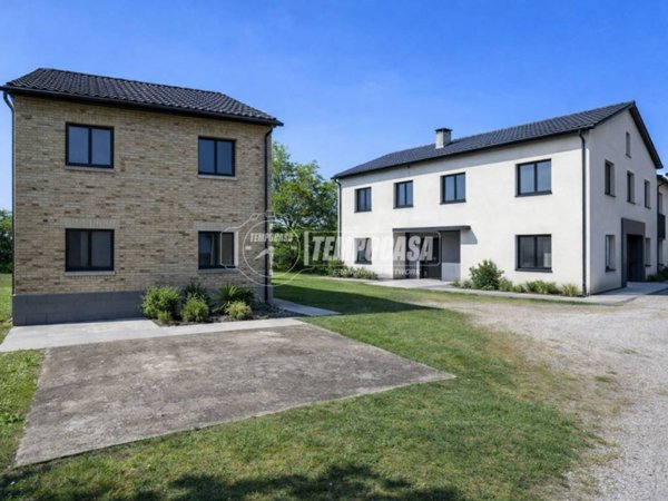 casa indipendente in vendita a Reggio nell'Emilia in zona Rivalta