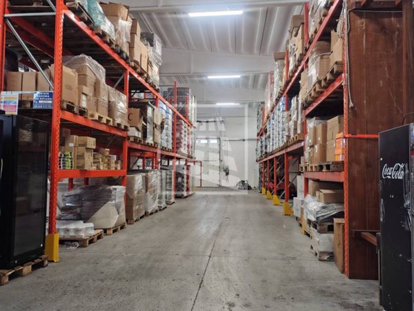 locale commerciale in vendita a Reggio nell'Emilia in zona Mancasale