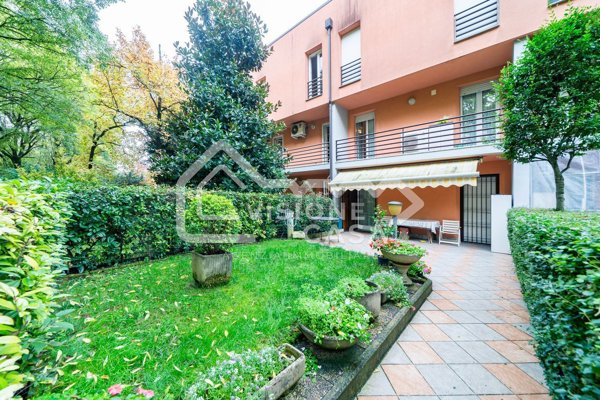 casa indipendente in vendita a Reggio nell'Emilia in zona Rivalta