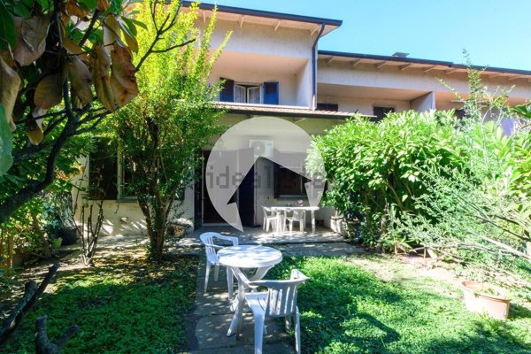 casa indipendente in vendita a Reggio nell'Emilia in zona Roncocesi