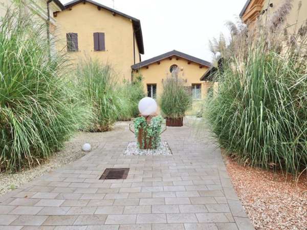 negozio in vendita a Reggio nell'Emilia in zona Pieve Modolena