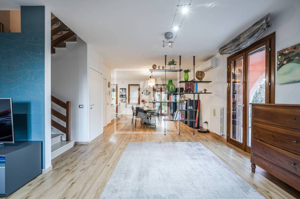 casa indipendente in vendita a Reggio nell'Emilia