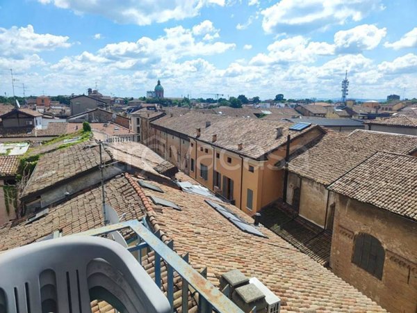 appartamento in vendita a Reggio nell'Emilia in zona Città Storica