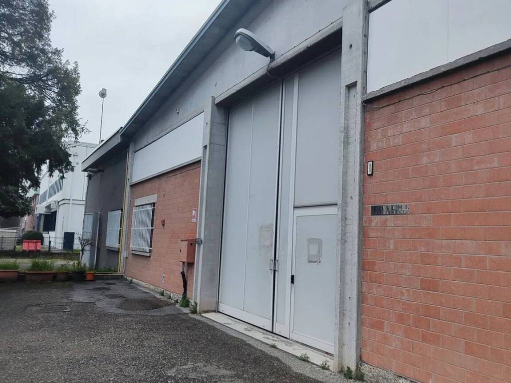locale commerciale in vendita a Reggio nell'Emilia