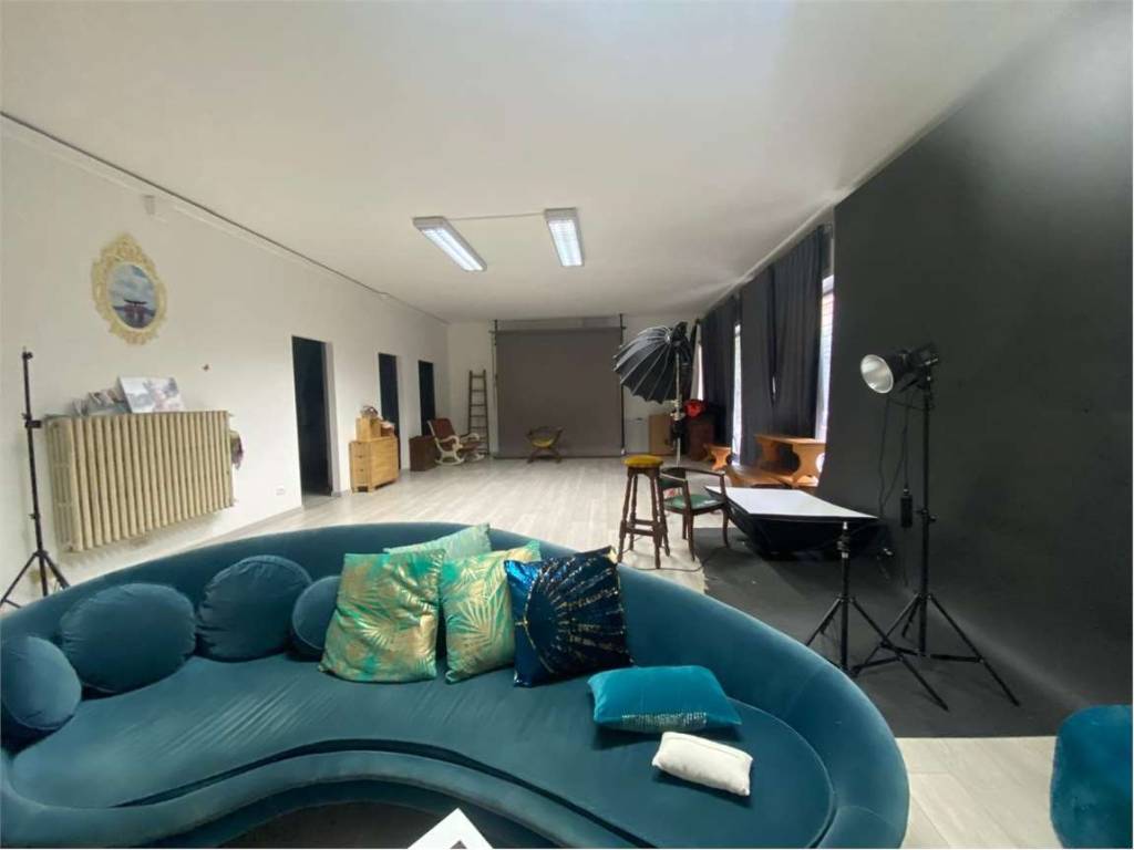 ufficio in vendita a Reggio nell'Emilia in zona Città Storica