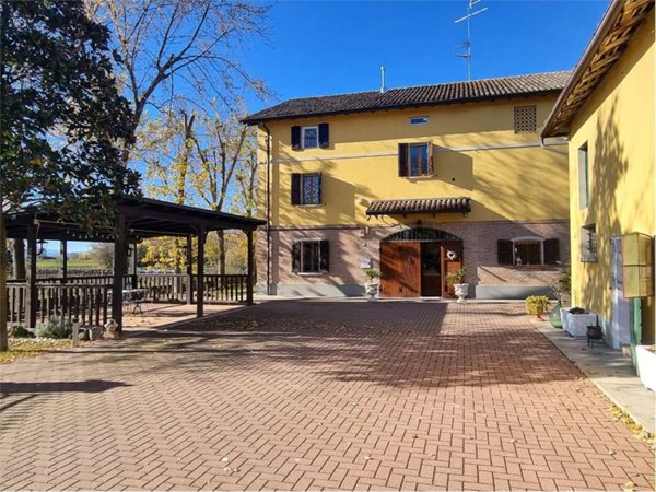 casa indipendente in vendita a Reggio nell'Emilia in zona Gavassa