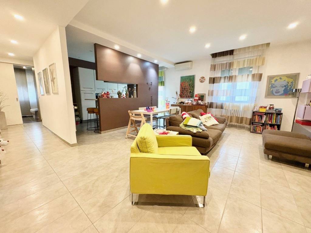 appartamento in vendita a Reggio nell'Emilia in zona Città Storica