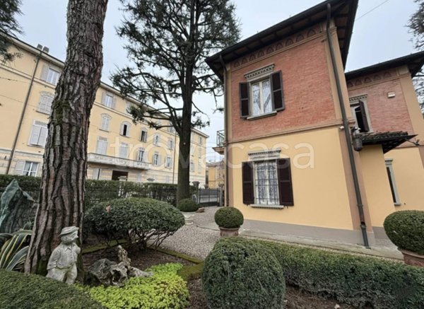 casa indipendente in vendita a Reggio nell'Emilia in zona Città Storica