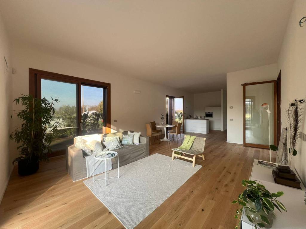 casa indipendente in vendita a Reggio nell'Emilia in zona Rivalta