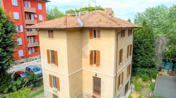 casa indipendente in vendita a Reggio nell'Emilia in zona Città Storica