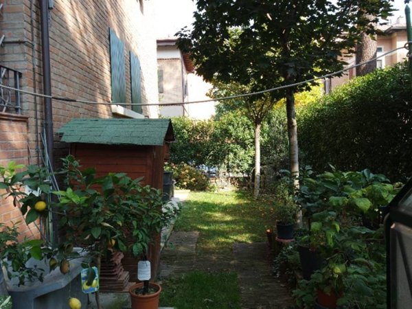 casa indipendente in vendita a Reggio nell'Emilia in zona Città Storica