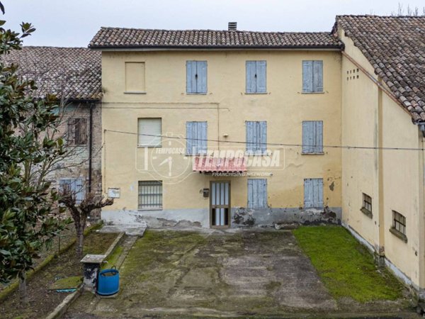 casa indipendente in vendita a Reggio nell'Emilia in zona Pieve Modolena