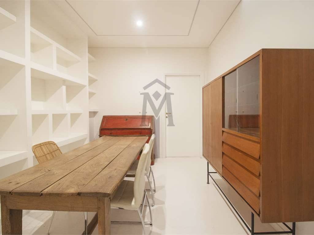 ufficio in vendita a Reggio nell'Emilia in zona Città Storica