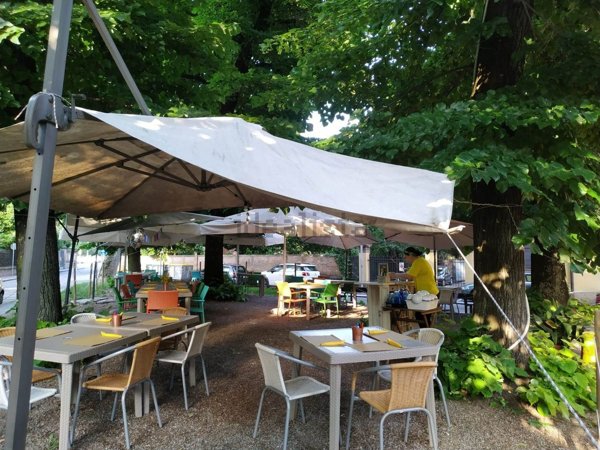 negozio in vendita a Reggio nell'Emilia in zona Città Storica