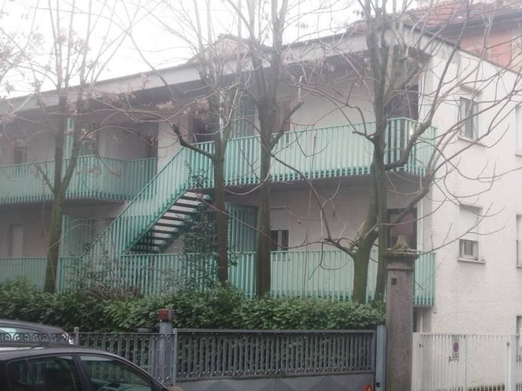 intera palazzina in vendita a Reggio nell'Emilia