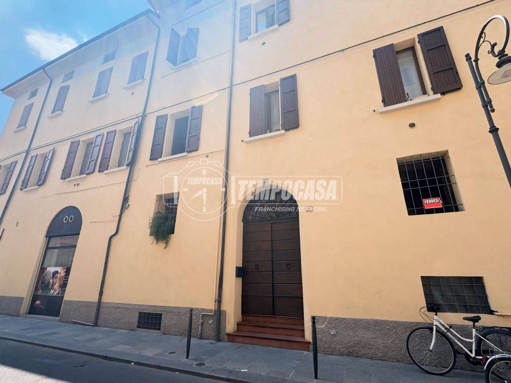 ufficio in vendita a Reggio nell'Emilia in zona Città Storica