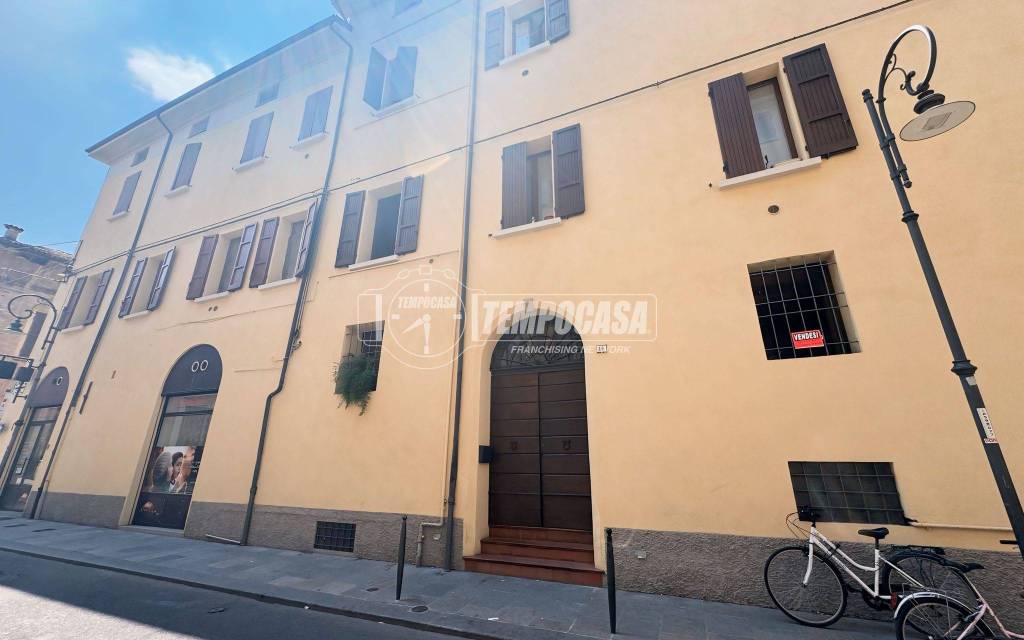 ufficio in vendita a Reggio nell'Emilia in zona Città Storica