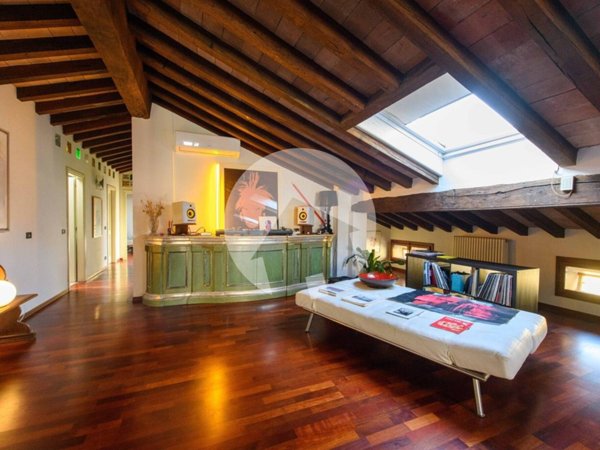 appartamento in vendita a Reggio nell'Emilia in zona Città Storica