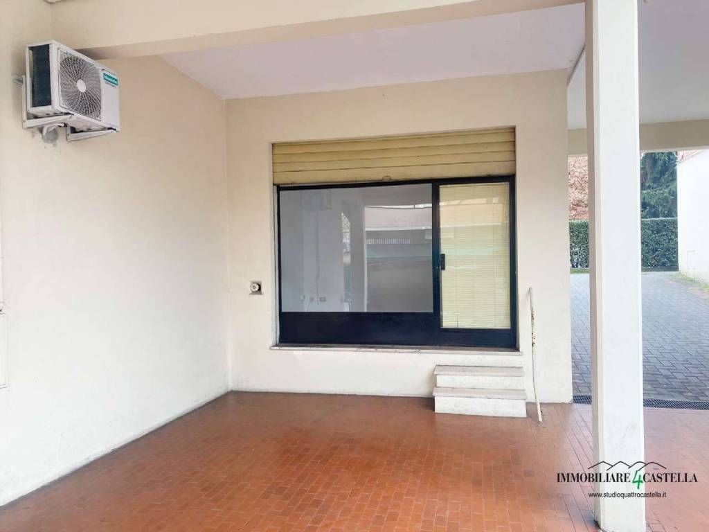 locale commerciale in vendita a Reggio nell'Emilia