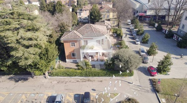 casa indipendente in vendita a Reggio nell'Emilia in zona Città Storica