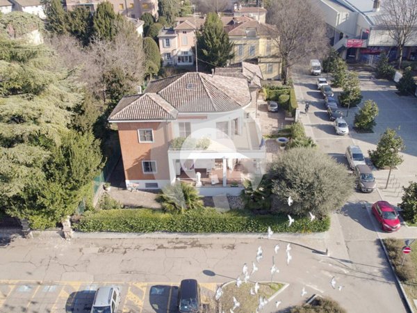 casa indipendente in vendita a Reggio nell'Emilia in zona Città Storica