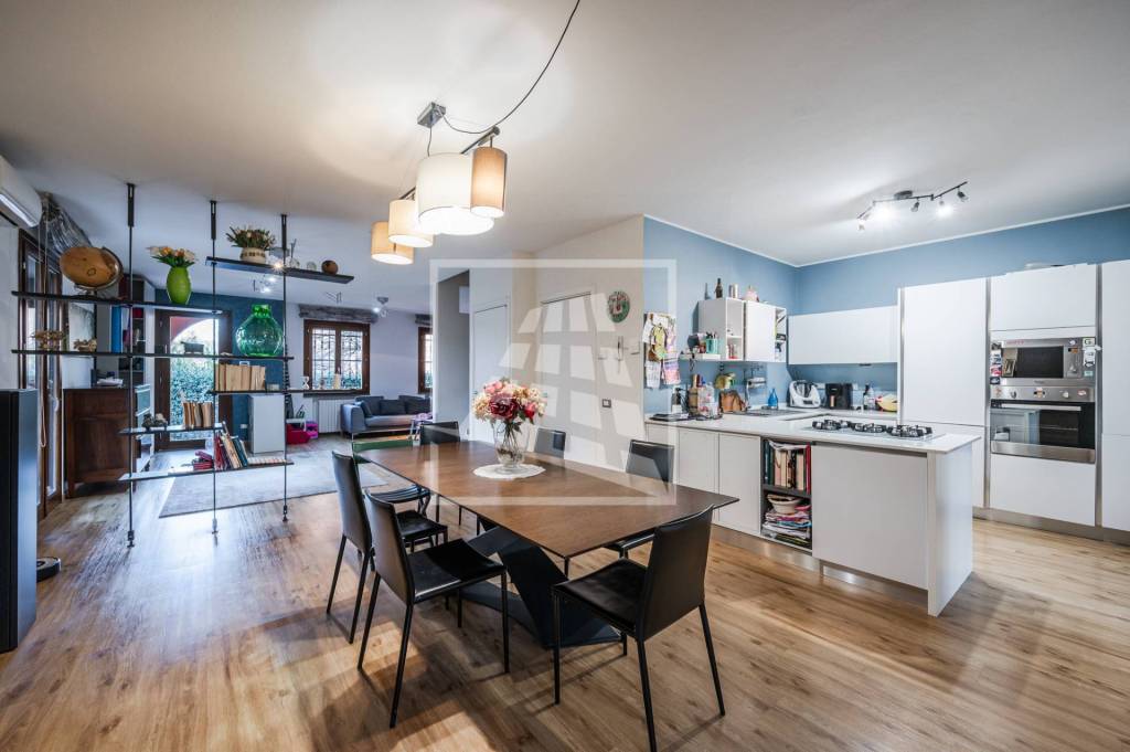 casa indipendente in vendita a Reggio nell'Emilia in zona Regina Pacis