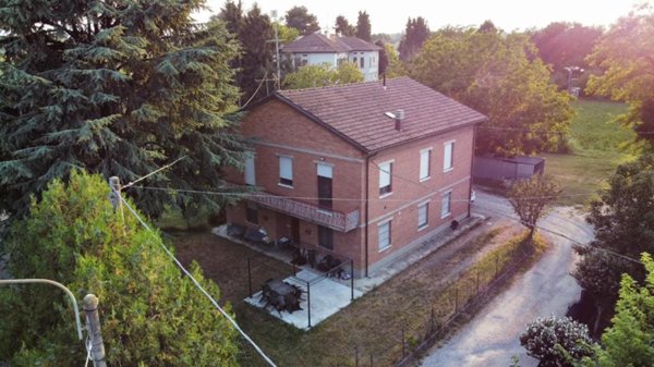 casa indipendente in vendita a Reggio nell'Emilia in zona Castellazzo