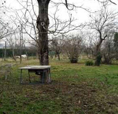 casa indipendente a Reggio nell'Emilia in zona San Pellegrino / Villa Canali