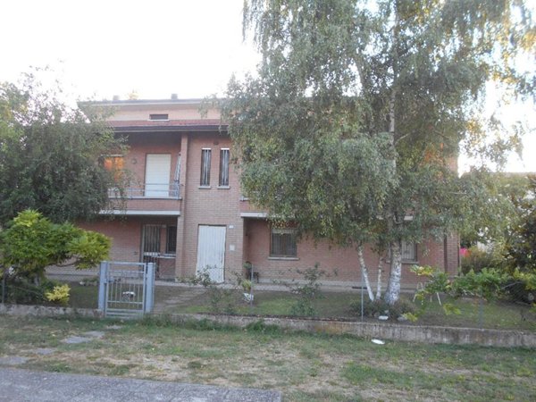 casa indipendente in vendita a Reggio nell'Emilia in zona Sesso