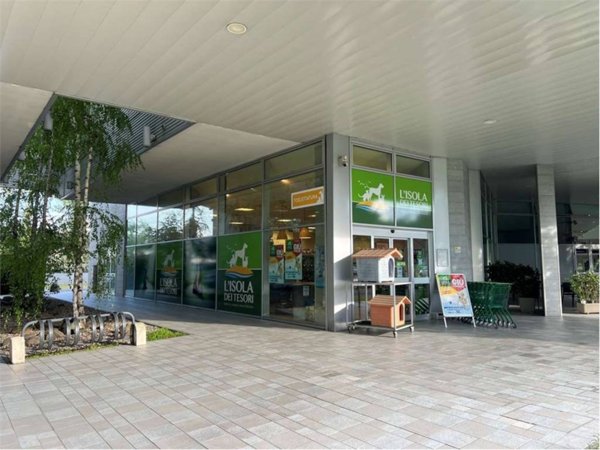 locale commerciale in vendita a Reggio nell'Emilia