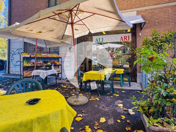 negozio in vendita a Reggio nell'Emilia in zona San Pellegrino / Villa Canali