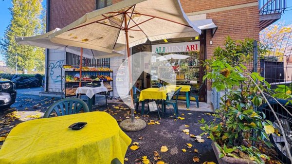 negozio in vendita a Reggio nell'Emilia in zona San Pellegrino / Villa Canali