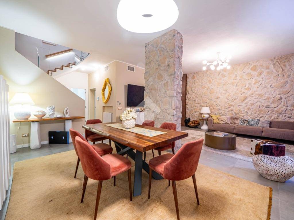 casa indipendente in vendita a Reggio nell'Emilia in zona Baragalla