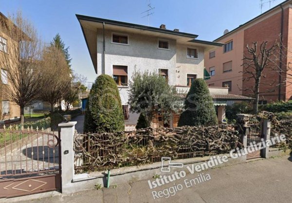 appartamento in vendita a Reggio nell'Emilia in zona Carrozzone