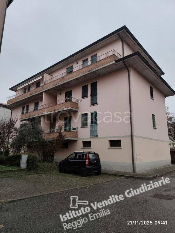 appartamento in vendita a Reggio nell'Emilia in zona Sesso
