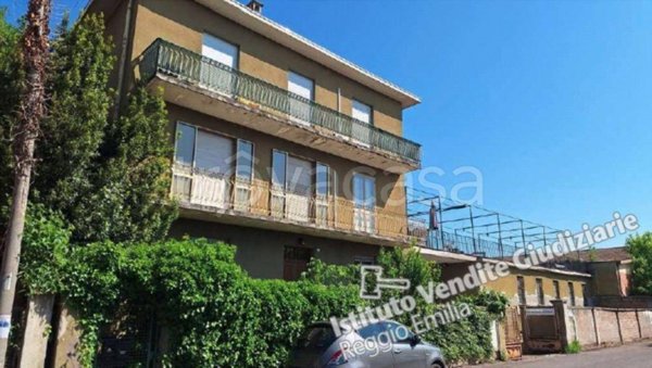 negozio in vendita a Reggio nell'Emilia in zona Città Storica