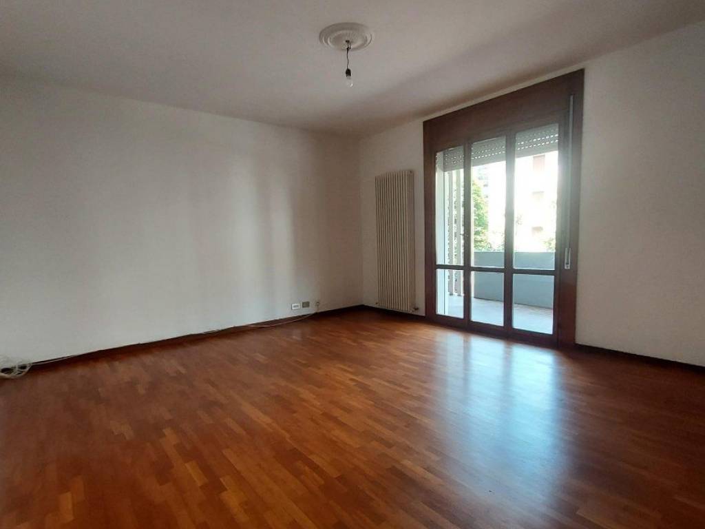 appartamento in vendita a Reggio nell'Emilia in zona Mirabello