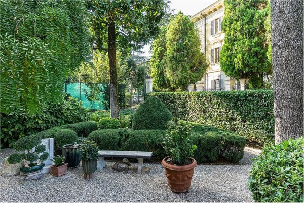 casa indipendente in vendita a Reggio nell'Emilia in zona Città Storica